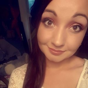 Meet your Posher, Alicia